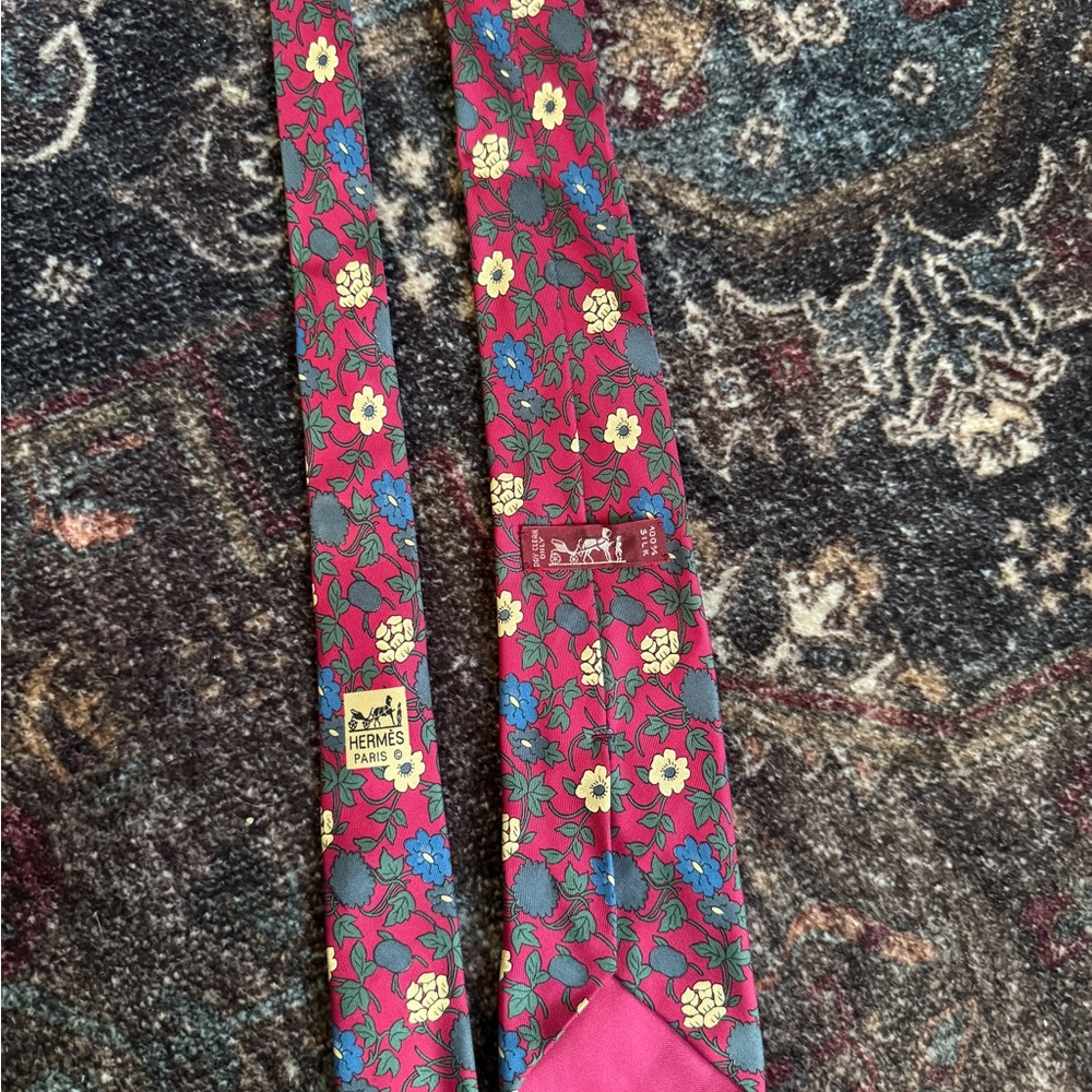 Vintage Hermes purple/red and Floral Patterned Tie (7332 EA) - Picture 10 of 10